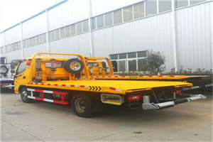 梨树县附近拖车救援搭电