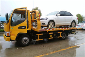 梨树县附近拖车救援24小时服务热线